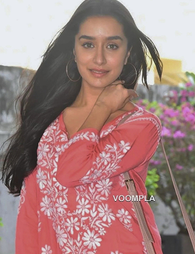 CELEBS IN LABEL JIYANI
